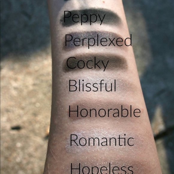 Younique Moodstruck Addiction Shadow Palette #2 Smokey Eye - Picture 4 of 4